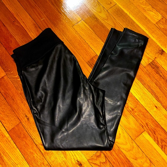 ASSETS by SPANX Women's All Over Faux Leather Leggings - Picture 8 of 8